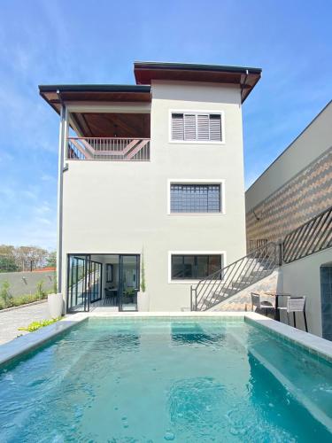 Casa Vento Verde - 5 suítes, piscina aquecida e cozinha gourmet – khách sạn tại Socorro