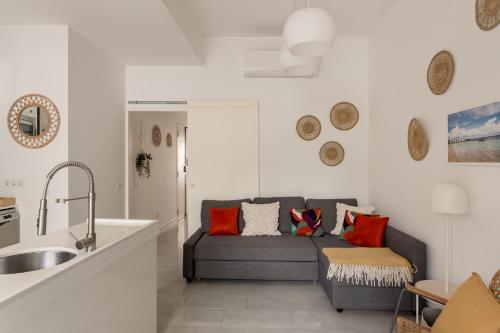 Stylish 2-Bedroom Apartment with Terrace in Alcântara - image 2