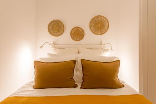 Stylish 2-Bedroom Apartment with Terrace in Alcântara - image 4