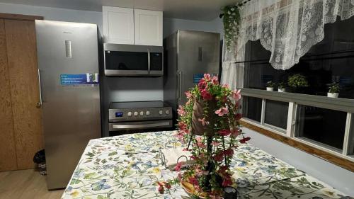 Cozy 2-bedroom Downtown Apartment Campbellton Walk to Cafés & Shops (Cozy 2-bedroom Downtown Apartment Campbellton Walk to Cafes & Shops) in 坎貝爾頓