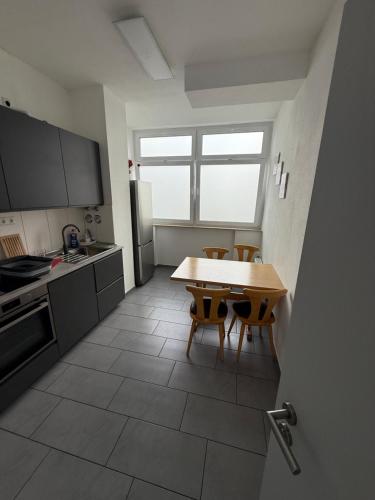 مطبخ, Nujen- Hotel und Apartment Stuttgart Zuffenhausen in Zuffenhausen