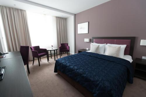 room detail thumbnail 1