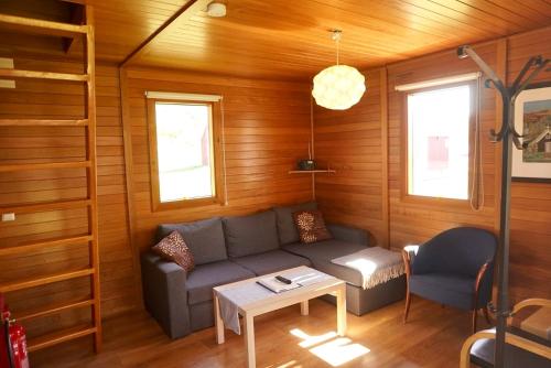 4 twin beds, 1 sofa bed
