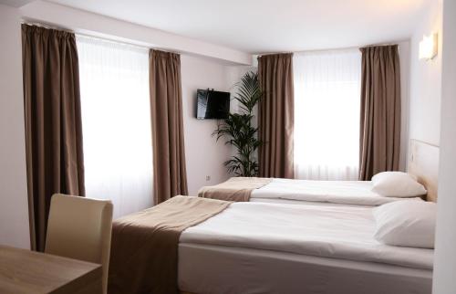 2 twin beds