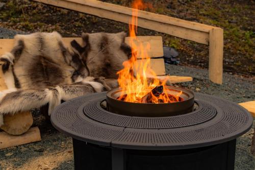 EIRA Glamping - Romantic, Ocean View, Fire Pit in Vikran