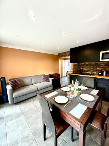 Antibes - 3 pieces cosy avec jacuzzi & grande terrasse in Camp Long