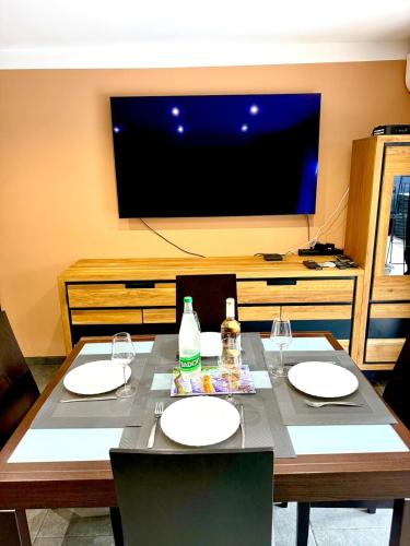 Antibes - 3 pieces cosy avec jacuzzi & grande terrasse in Camp Long