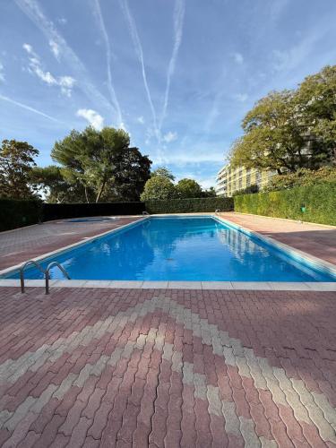 Antibes - 3 pieces cosy avec jacuzzi & grande terrasse in Camp Long