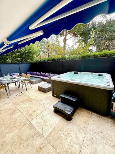 Antibes - 3 pièces cosy avec jacuzzi & grande terrasse - Location saisonnière - Antibes