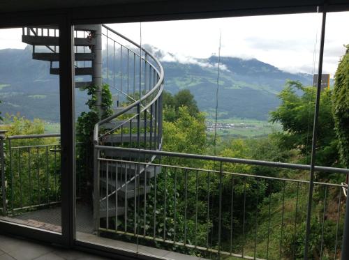 入口, Bijou in 特里森貝格