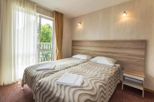 One-Bedroom Apartment image 9