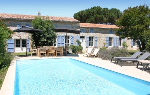 Luxueuse Maison Avec Piscine gîte à louer Cravans