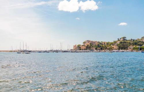 2 Bedroom Gorgeous Apartment In Rapallo - image 4
