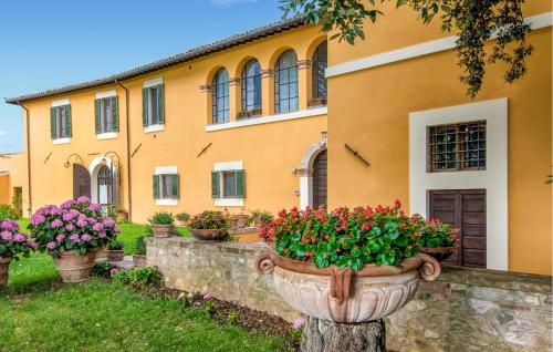 Exterior view, Casa Dei Lecci in Foligno