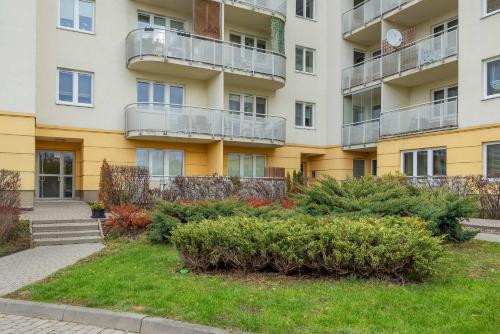 Apartment near Oncology Center Novum Ursynów Arena & Kabaty Forest by Noclegi Renters - image 2