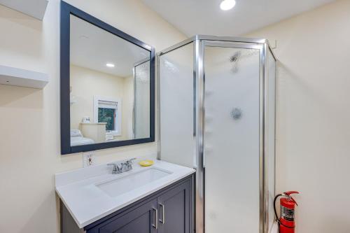 Spacious Mtn Home with Hot Tub and Loft Walk to Town! - image 2