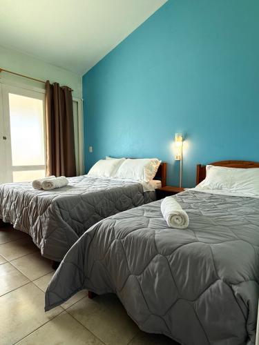 2 bedrooms, 5 beds