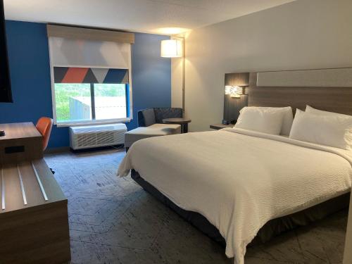 Holiday Inn Express and Suites Winchester an IHG Hotel - image 13