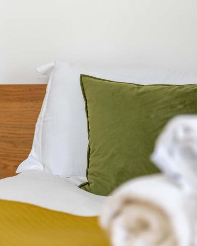 Cozy Studio In Prime South Kensington - image 9