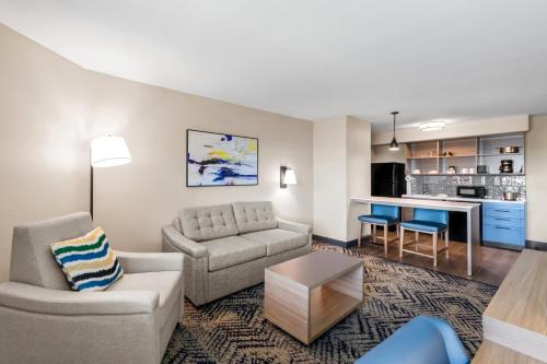 Candlewood Victoria By IHG