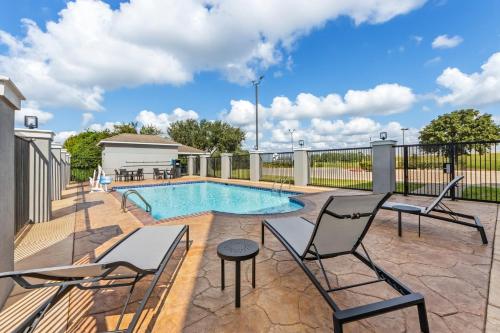 สระว่ายน้ำ, Candlewood Victoria By IHG in วิกตอเรีย (TX)