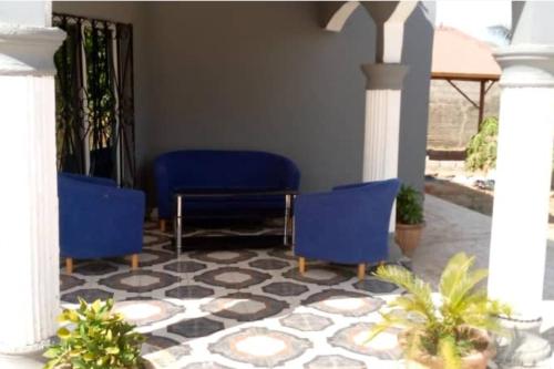 4 Bed House Sleeps 8 - Garden and Pets Welcome in Brufut