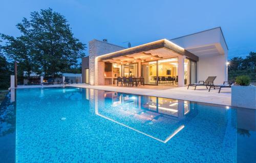 Villa Lanka - large infinity pool – khách sạn tại Tinjan