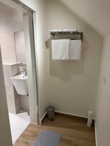 Bathroom, ستاي إن Stay Inn in Manah