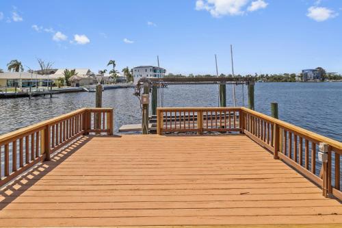 Luxury Waterfront Oasis in Port Richey (FL)