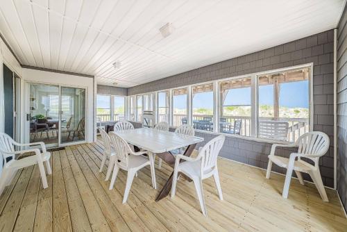 Summer Camp - Corolla, Crown Point, Oceanfront, 70 Ft to Beach, Community Pool, Hot Tub, Pets OK in Corolla (NC)