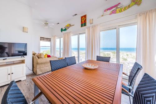 Summer Camp - Corolla, Crown Point, Oceanfront, 70 Ft to Beach, Community Pool, Hot Tub, Pets OK in Corolla (NC)