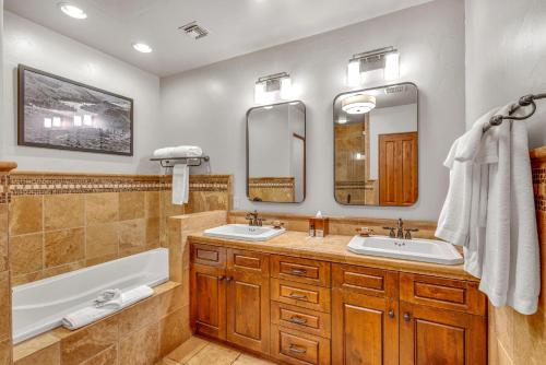 4 BR Pet-Friendly Townhouse @ Juniper Preserve Resort - image 10