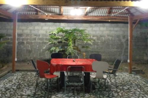 4 Bed House Sleeps 8 - Garden and Pets Welcome in Brufut