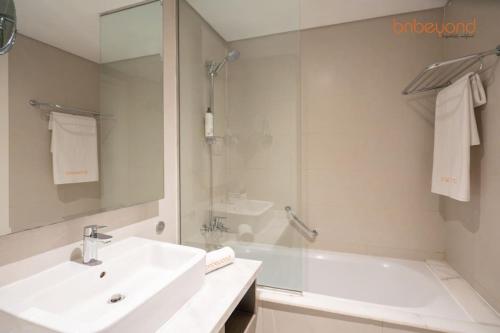 Modern Canal Studio near Downtown Dubai - image 4