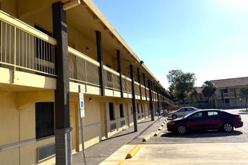 La Quinta Inn by Wyndham San Antonio I-35 N at Rittiman Rd in San Antonio, USA