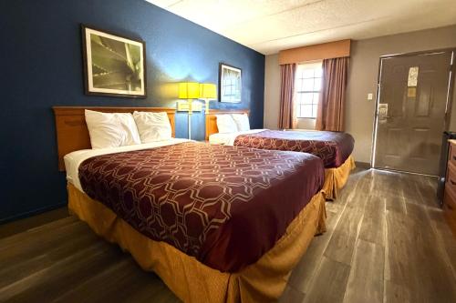 La Quinta Inn by Wyndham San Antonio I-35 N at Rittiman Rd - image 4