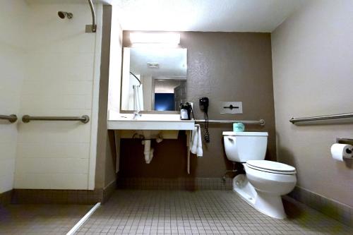 Townhouse Garden Inn & Suites San Antonio I 35 – San Antonio, TX