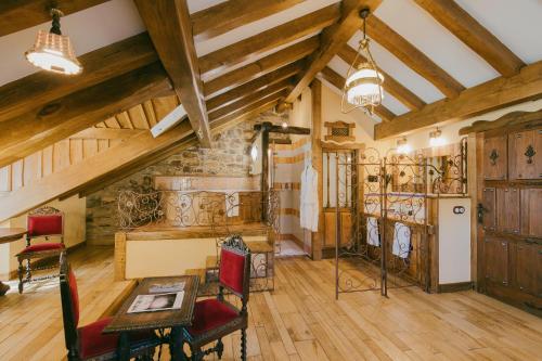 Zuhanyzó, Prada a Tope - Palacio de Canedo in Canedo