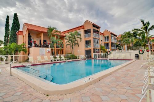 Colorful Bungalow with Pool Less Than 2 Mi to Upham Beach! in St Pete Beach, USA
