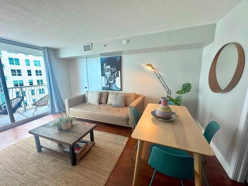 Amazing 3 BR Condo At Brickell with Pool in Miami, USA