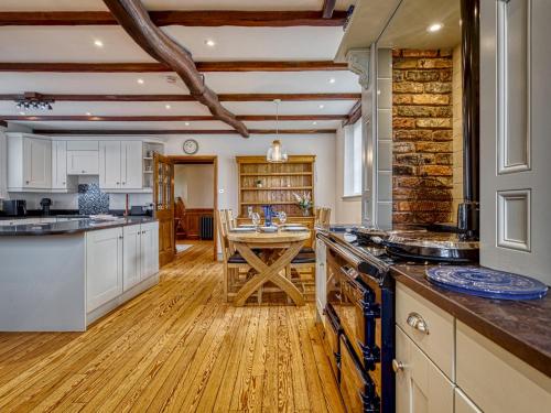 Iekārtas, Historic 4 Bedroom Home in Dunham Massey - Pass the Keys in Little Bollington
