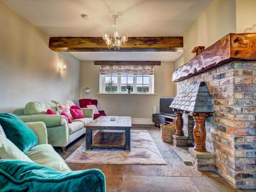Iekārtas, Historic 4 Bedroom Home in Dunham Massey - Pass the Keys in Little Bollington
