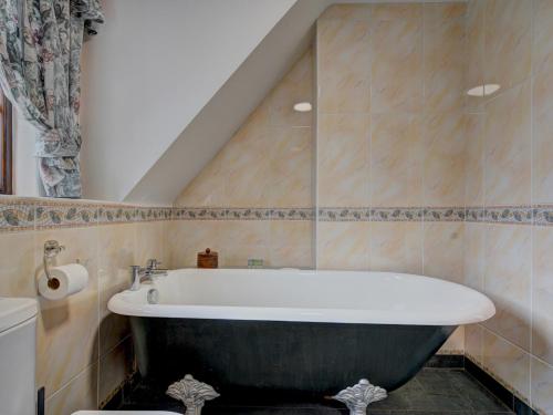Iekārtas, Historic 4 Bedroom Home in Dunham Massey - Pass the Keys in Little Bollington