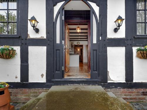 Iekārtas, Historic 4 Bedroom Home in Dunham Massey - Pass the Keys in Little Bollington