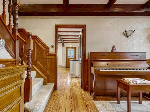 Iekārtas, Historic 4 Bedroom Home in Dunham Massey - Pass the Keys in Little Bollington