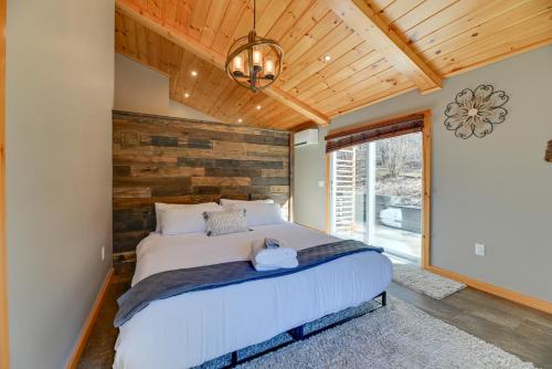 5 Mi to Slopes! Group Ski House w/ Game Room in Honeoja (NY)