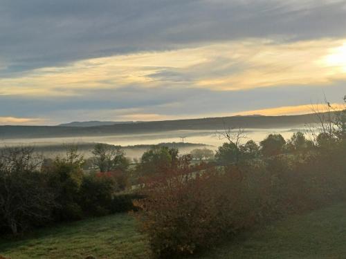 Charming stone house in แซยี