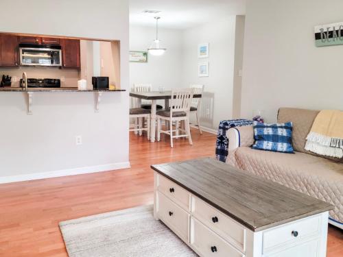 Konyha, Cozy 2 bedroom, 2 bathroom condo located at Harbor Landing! in Ocean Springs (Mississippi)