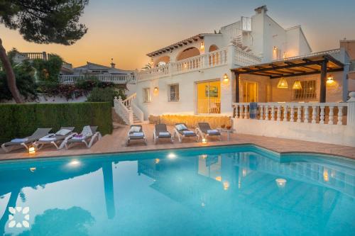 Villa Del Mar by Abahana Villas