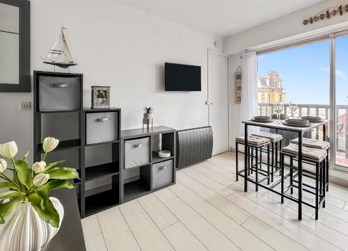 Manon's Studio Vue Mer, Grand Balcon et Parking in 維萊敘爾梅爾